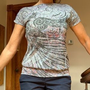 Cap sleeved, boat neck blouse/tee.